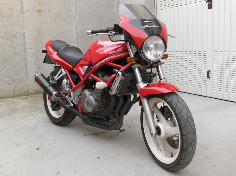 Suzuki Bandit 400 v2