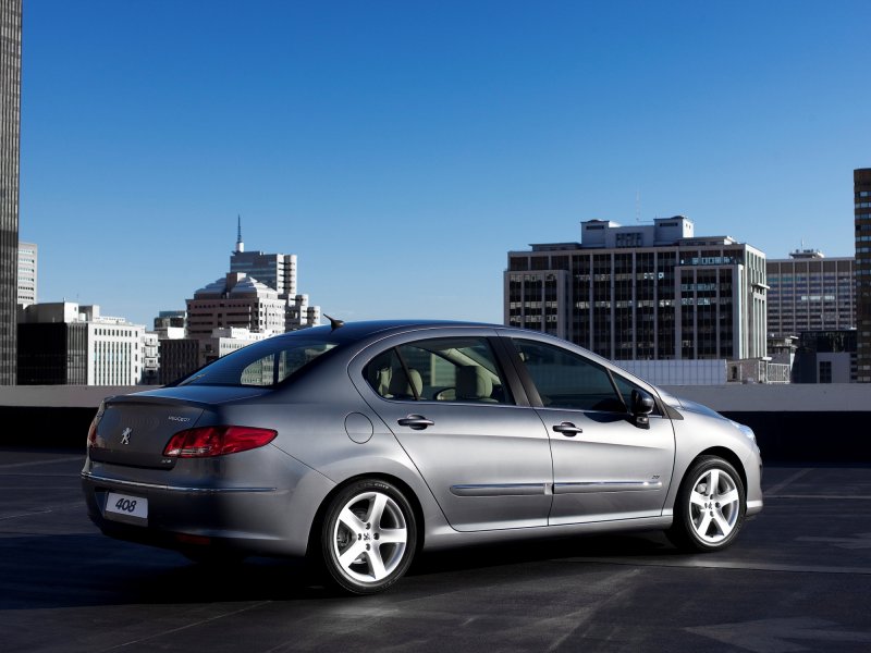 Peugeot 408 седан