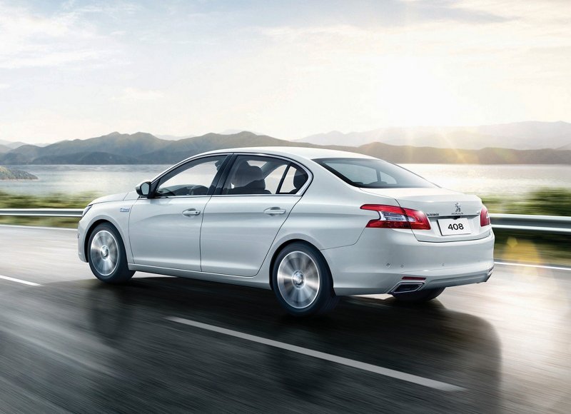 Новый Peugeot 408