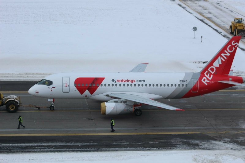Red Wings самолёты Сургут Челябинск сухой Джет 100