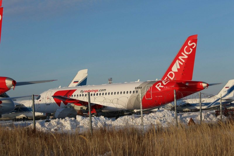 RRJ-95b самолет Red Wings