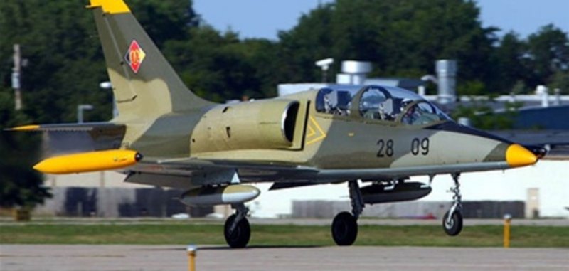 Учебный реактивный самолет л-39