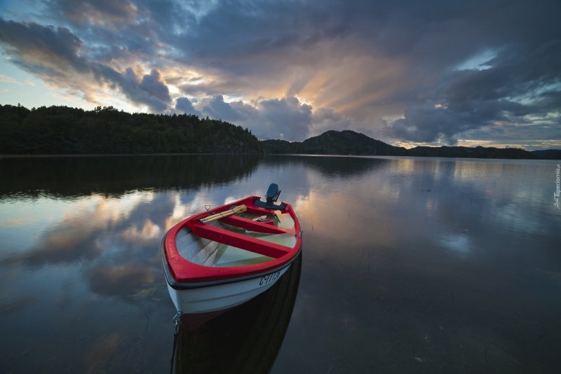 Лодка на воде