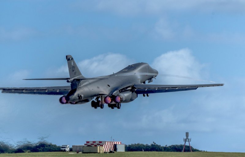 B-1b бомбардировщик
