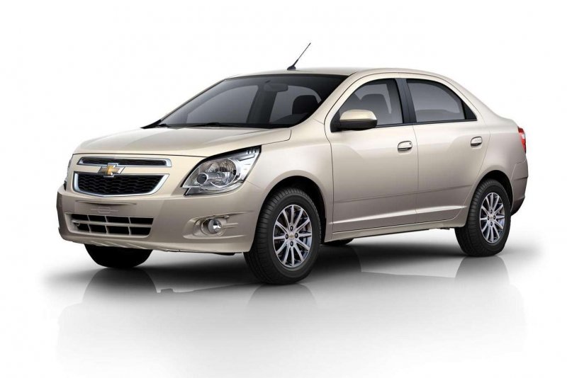 Chevrolet Cobalt покупатель в автосалоне