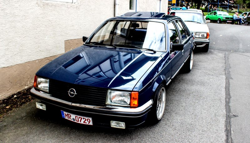 Opel Rekord 1977