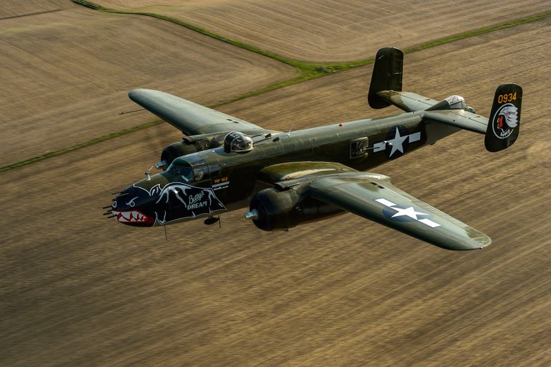 Б-25 бомбардировщик