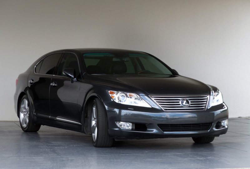 Lexus лс 460