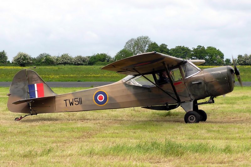 Легкий многоцелевой самолет Taylorcraft Auster