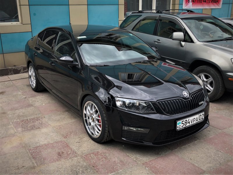 Skoda Octavia RS черная