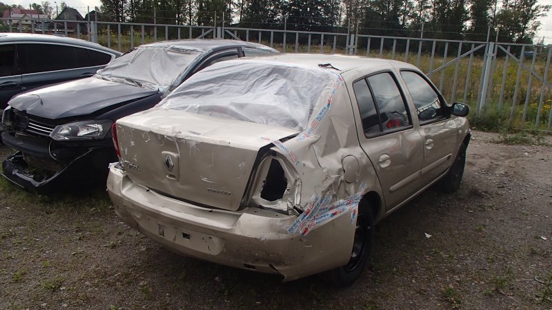 Битый Renault Logan 2 2015