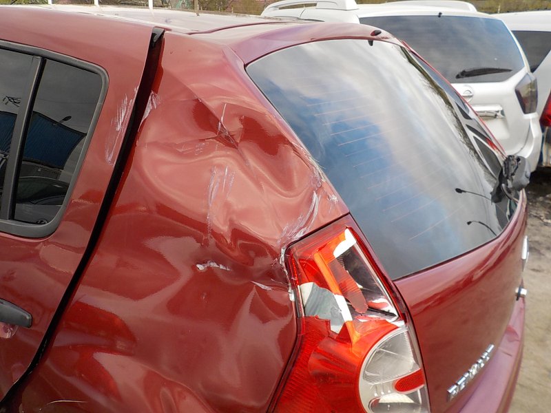 Renault Logan битый