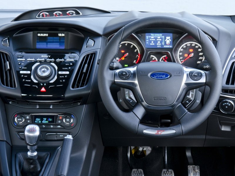 Ford Focus 2012 торпеда