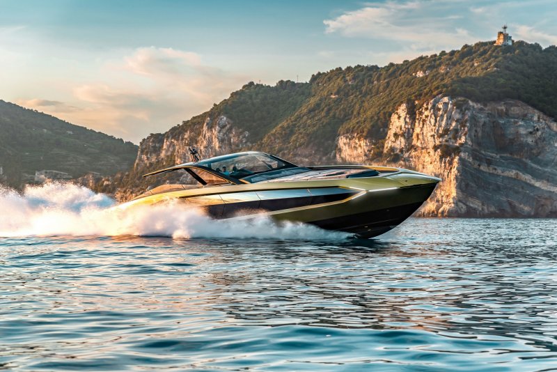 Lamborghini 63 яхта