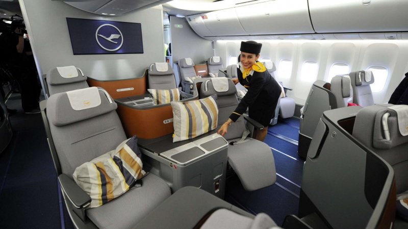 Lufthansa Business class 747-8 New