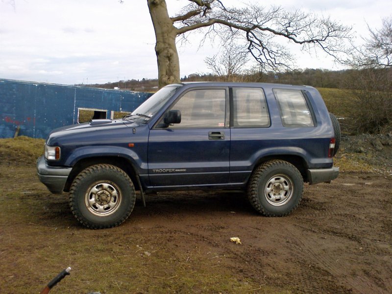 Isuzu Trooper, г.в 2000