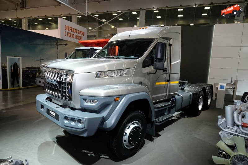 Тягач Урал next 6×4