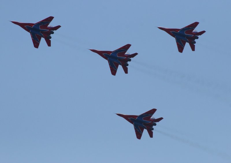 Два самолета в небе