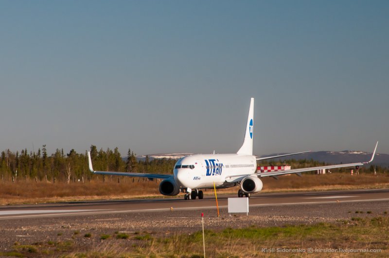 Boeing 737 UTAIR VQ-BJH