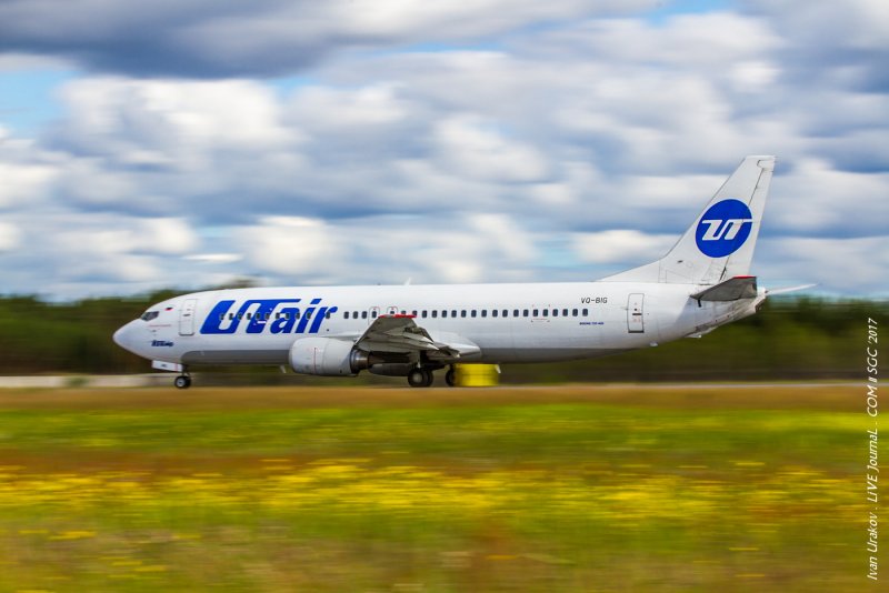 Самолет UT 296 737 800