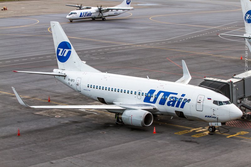 Boeing 737-800 UTAIR