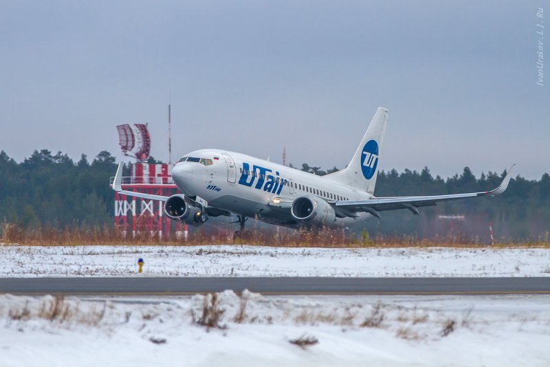 Боинг 737-800 ЮТЭЙР фото