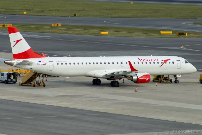 Embraer e190 салон