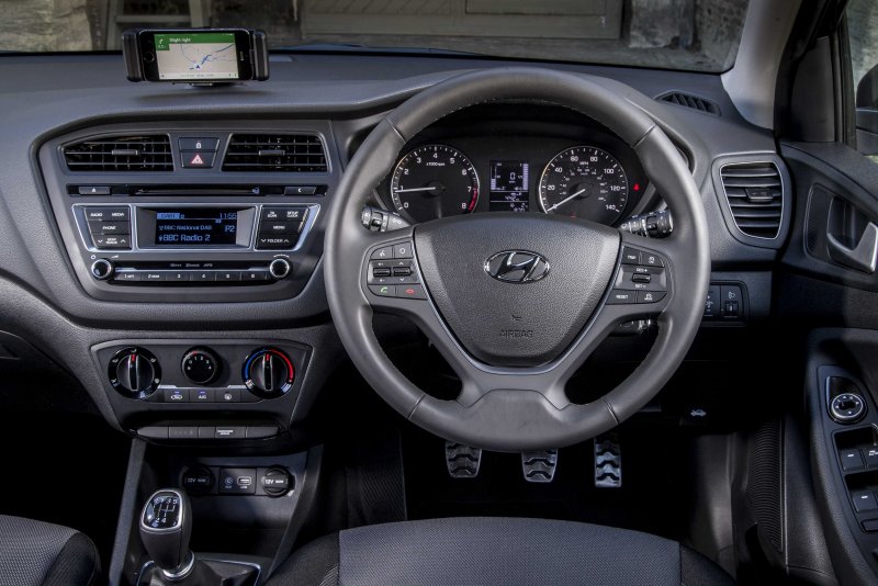 Hyundai i20 Interior with Green