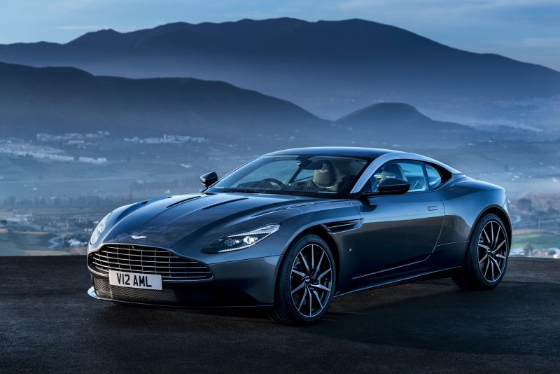 Астон Мартин 2020