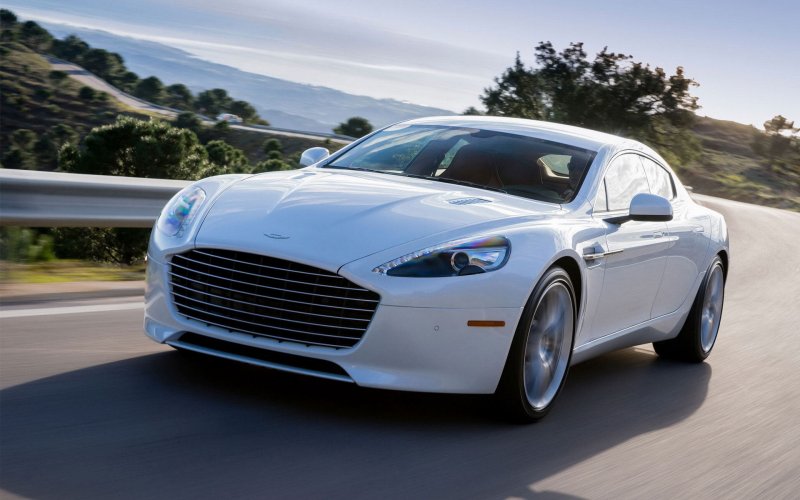 Машина Aston Martin rapide