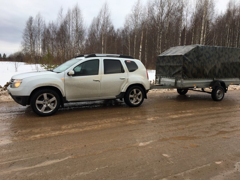 Рено Настар с прицепом