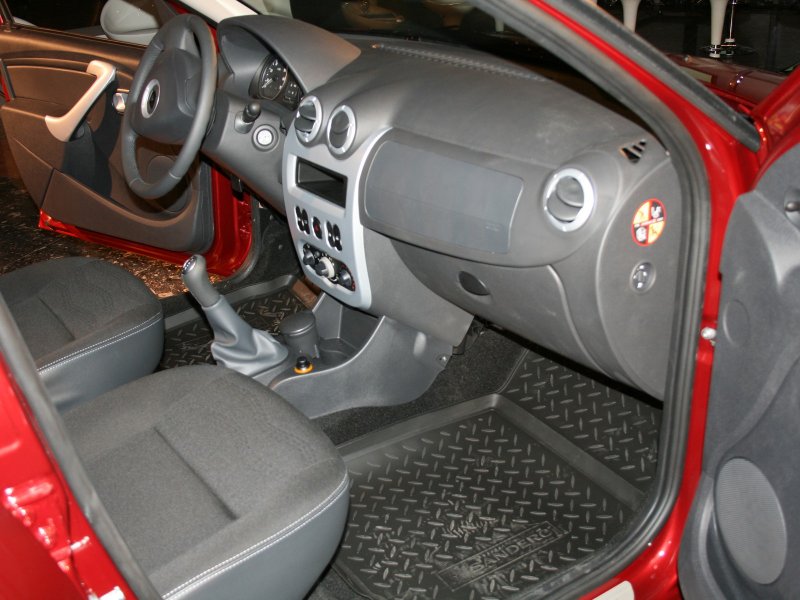 Тюнинг салона Renault Sandero Stepway 1