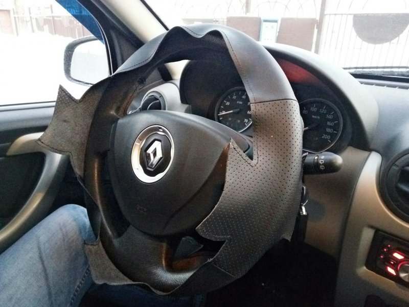 Анатомический руль Renault Sandero алькантара