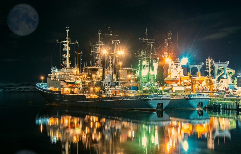 Палуба корабля ночью