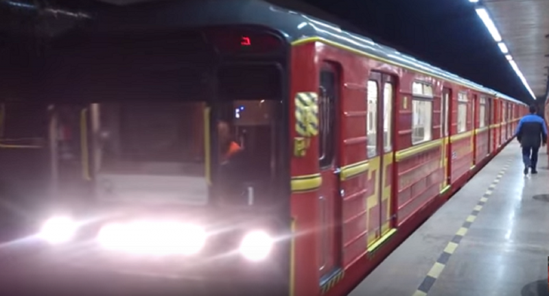 Красный поезд метро Екатеринбург