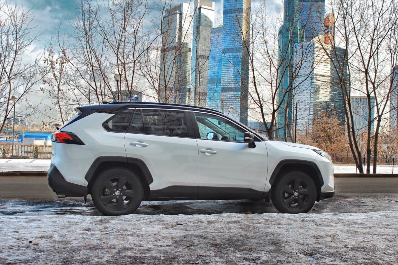 Toyota rav4 2019 белый