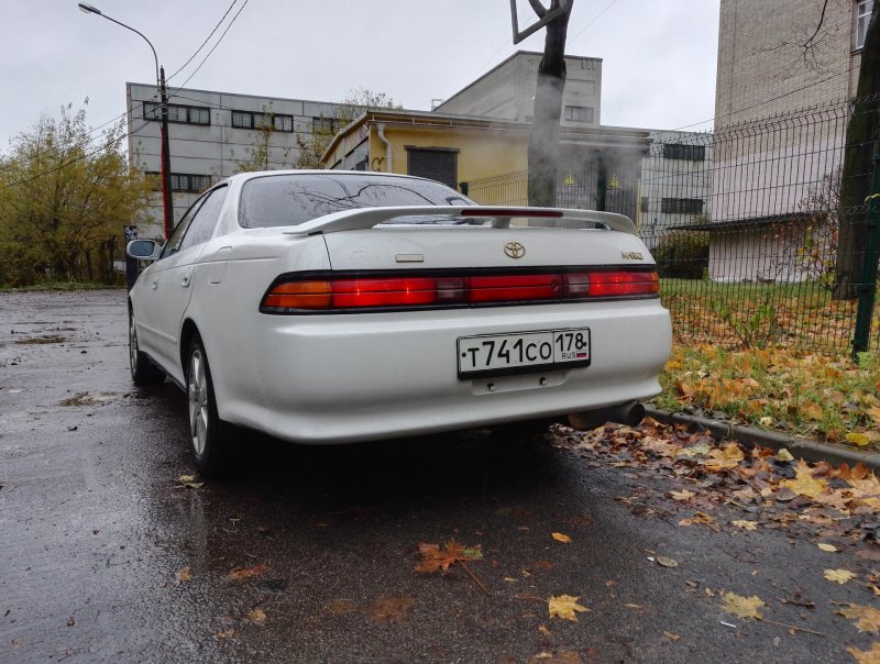 Toyota Mark II 90 белый