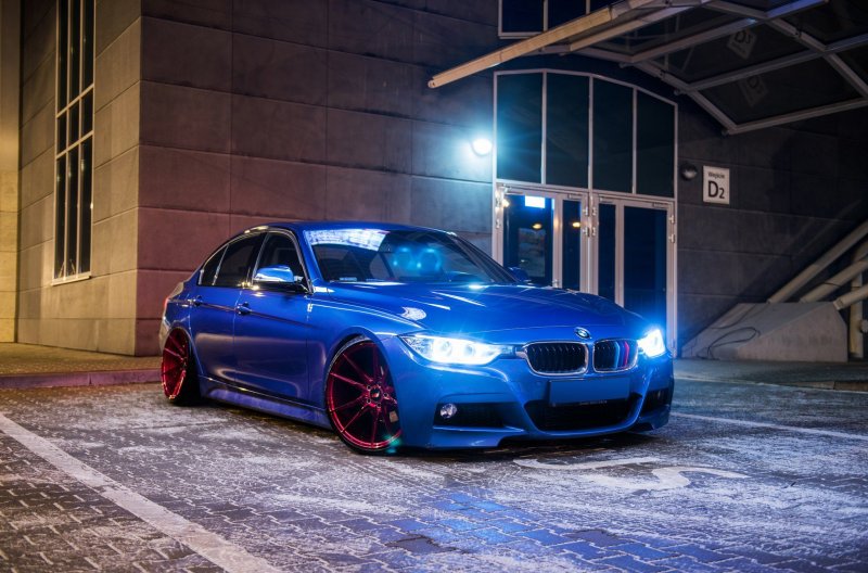BMW m5 неоновая