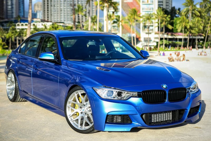BMW m5 f30 голубая