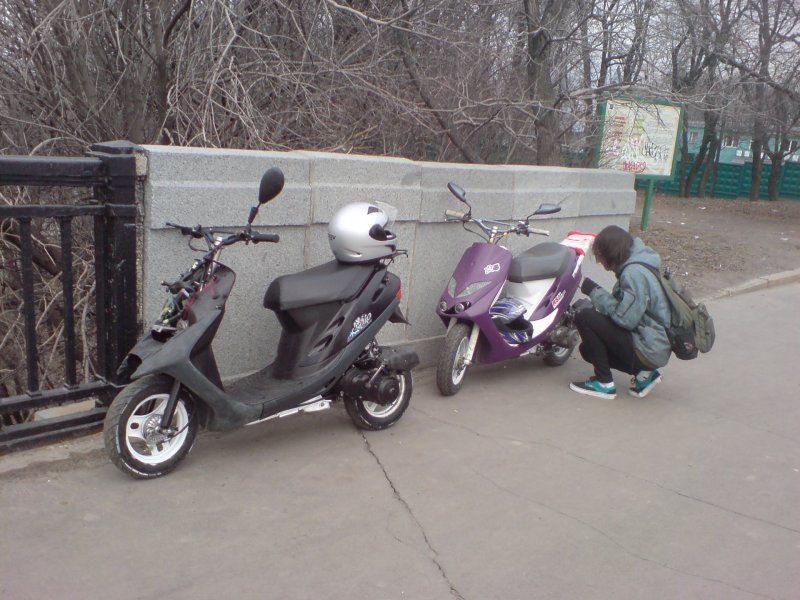 Скутер Honda девушка