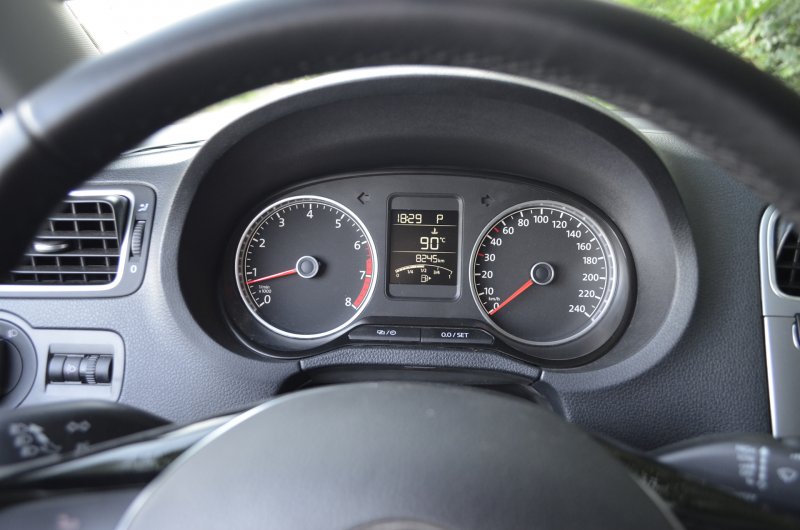 VW Polo комбинация приборов