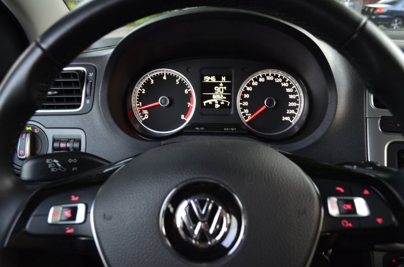Volkswagen Polo приборная панель