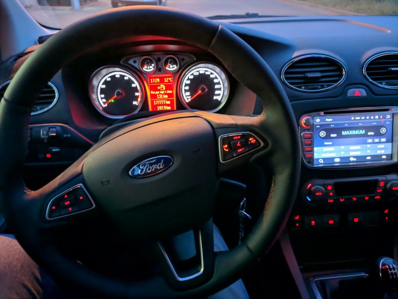 Ford Focus 2 RS салон