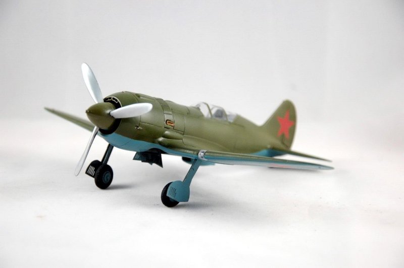 Окраска самолет и-185