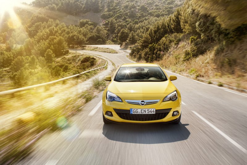Opel Astra GTC 2011