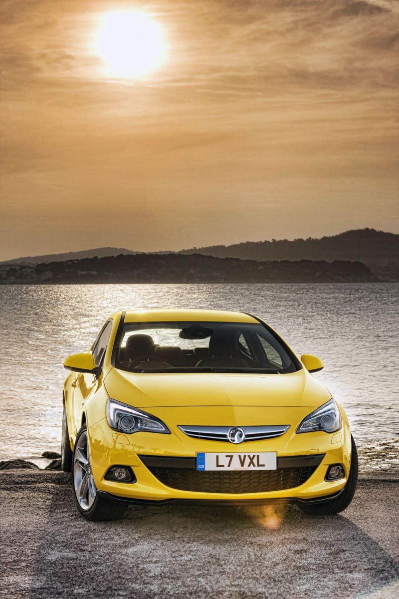 Opel Astra GTC 2011