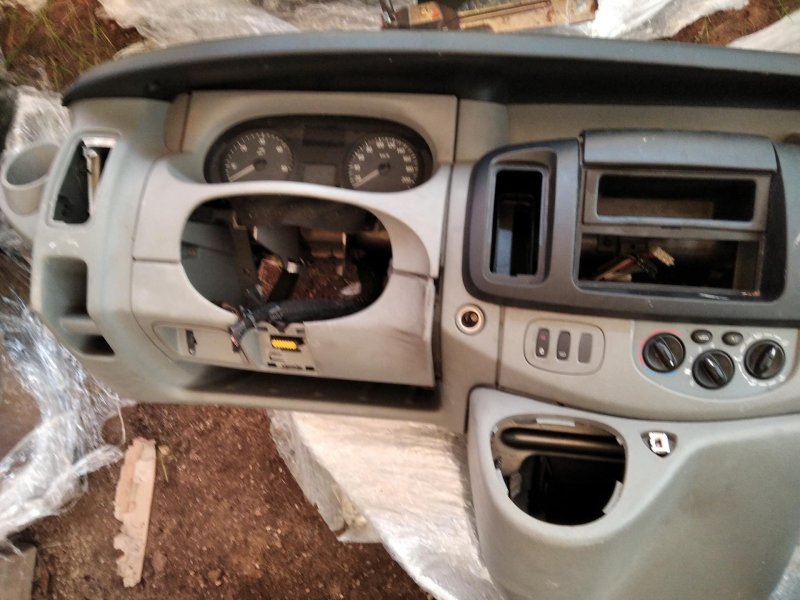 Opel Vivaro 2007 салон