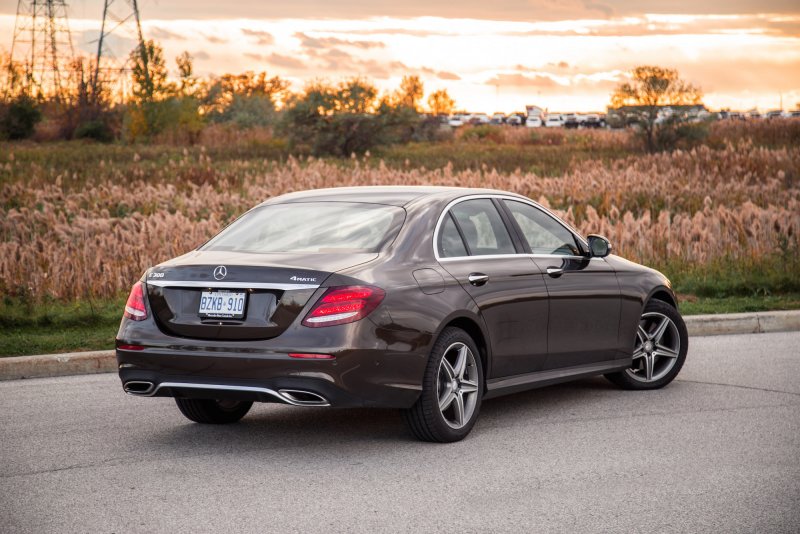 Мерседес-Бенц е300 4matic