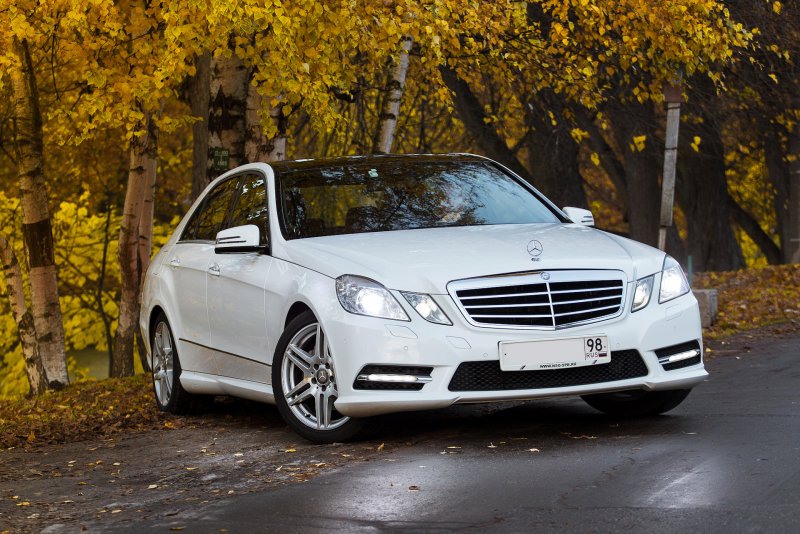 Мерседес Бенц e300