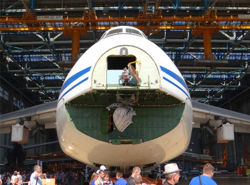 "Грузовая кабина самолета АН-124"
